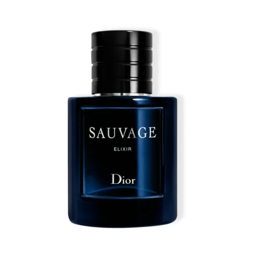 Elegancki, ciemnoniebieski flakon Dior Sauvage Elixir 60 ml na tle nocnego krajobrazu.